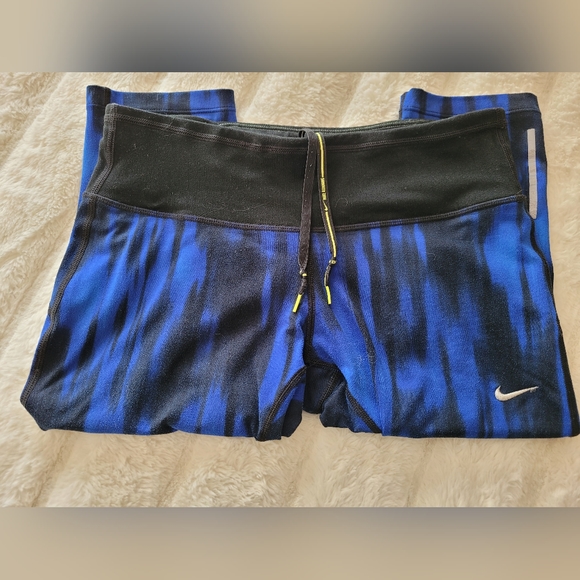 Nike women's capri running tights. Size medium - Picture 5 of 8